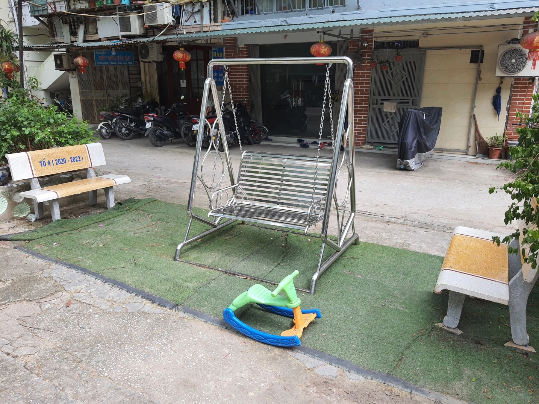 Courtyard 8