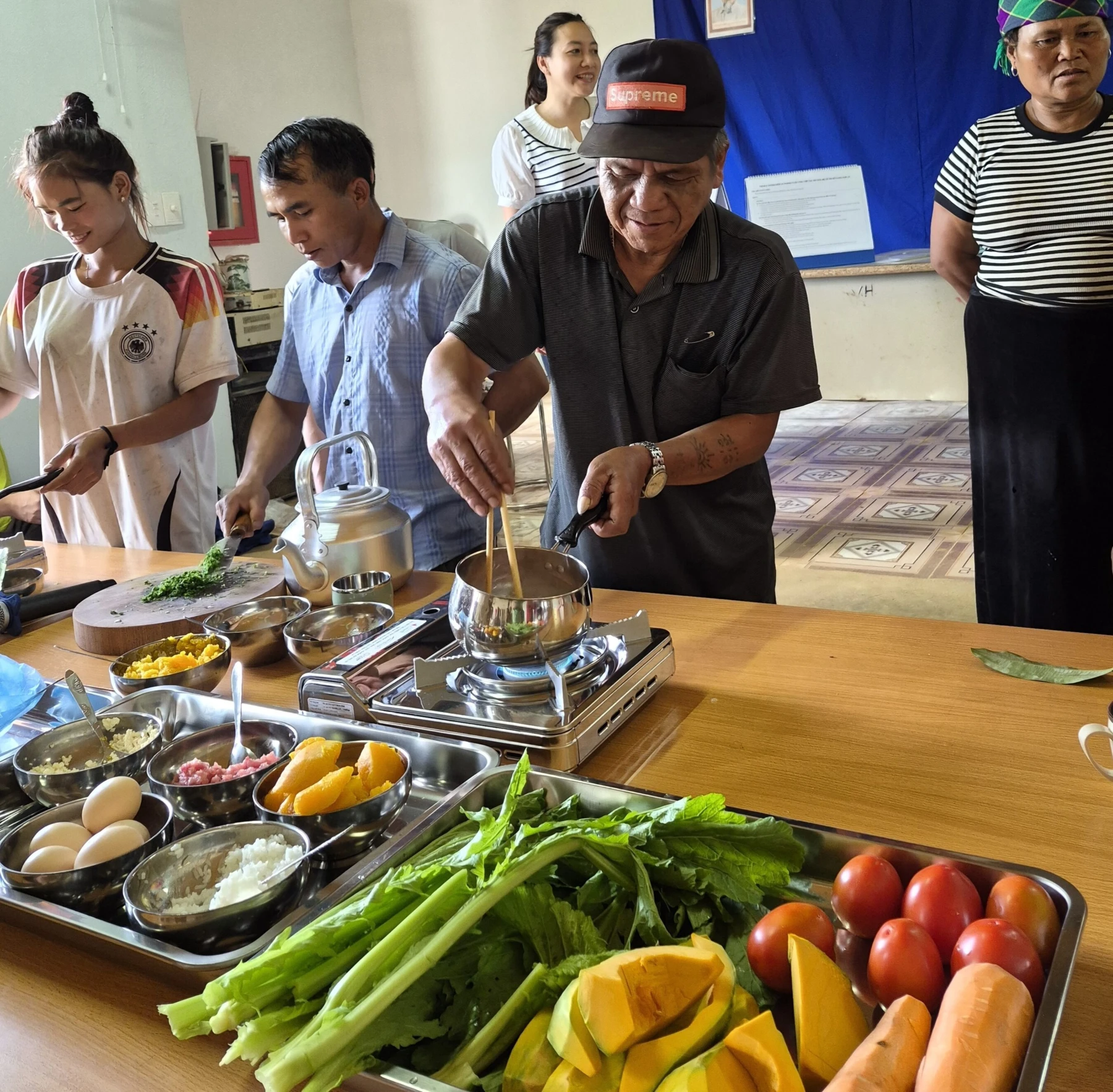 Food demonstration in Phieng Cam