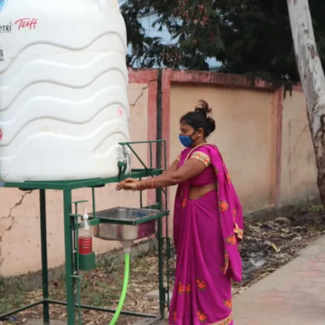 <p>Video: Bhopal communities benefit from “do-it-ourselves” pandemic response</p>
