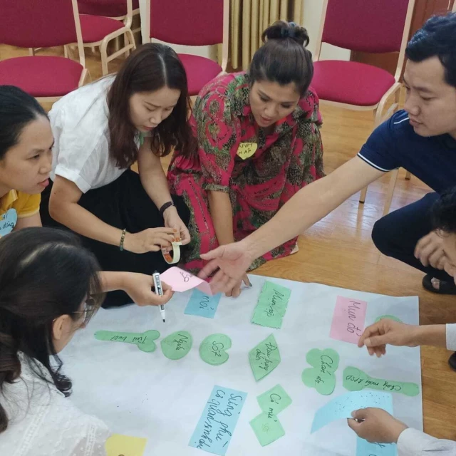 <p>Training teachers to improve adolescent reproductive health in Vietnam</p>

